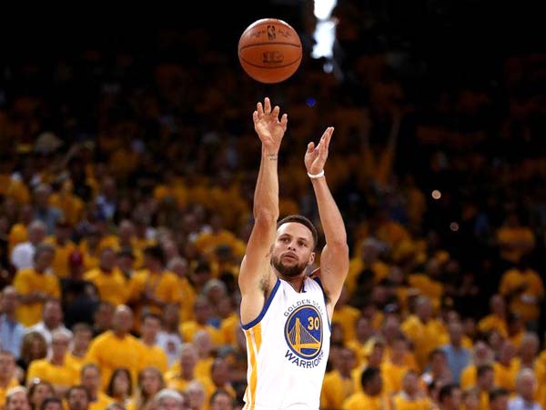 Curry Breaks Kobes Record